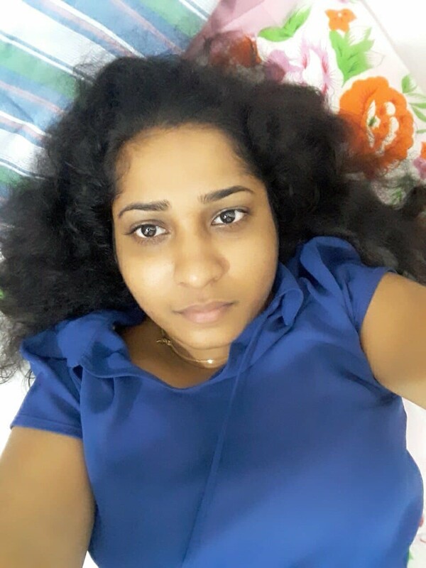 Sri Lankan office girl naked selfie photos 8