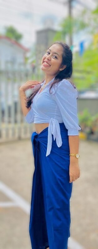 Sri Lankan slim girlfriend mirror nude selfies 1