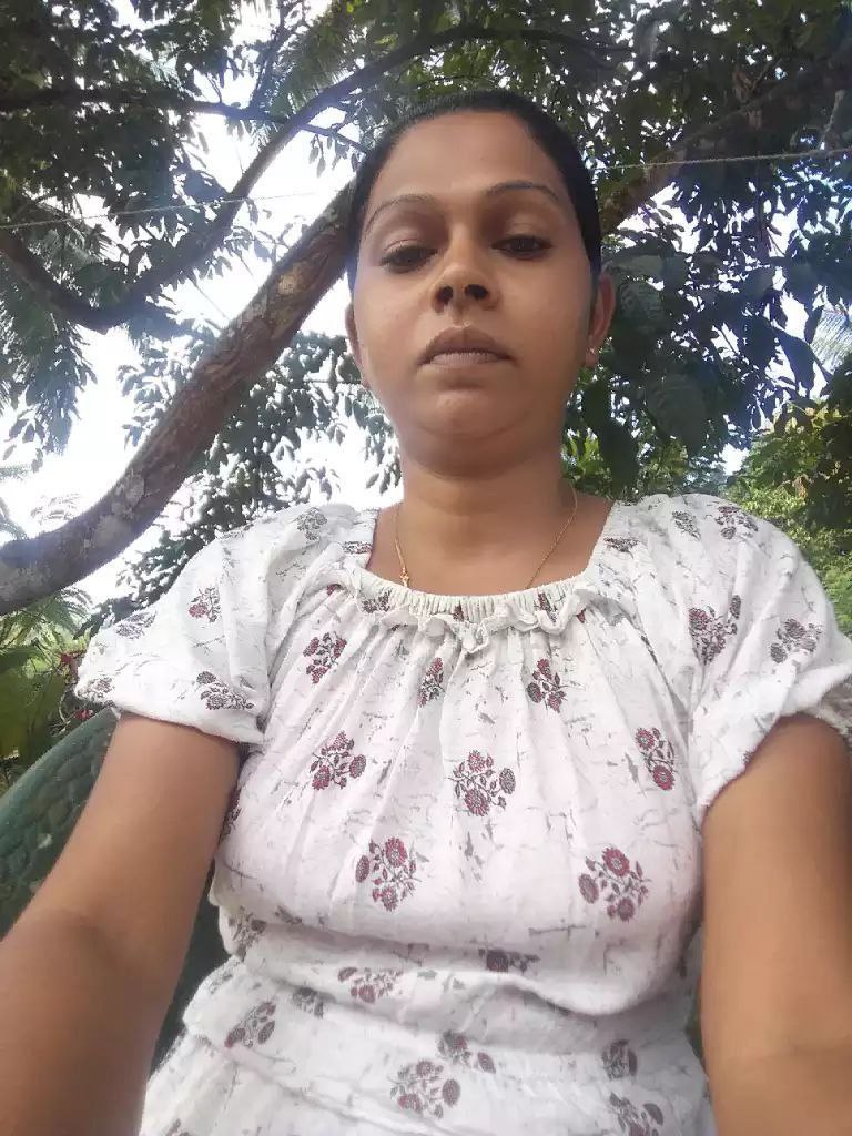 Srilankan aunty pussy needs sex pleasure 3