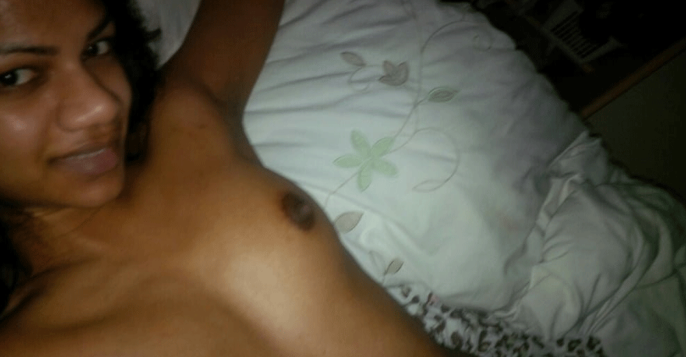 Srilankan College Babe nude photos shared across WhatsApp 11