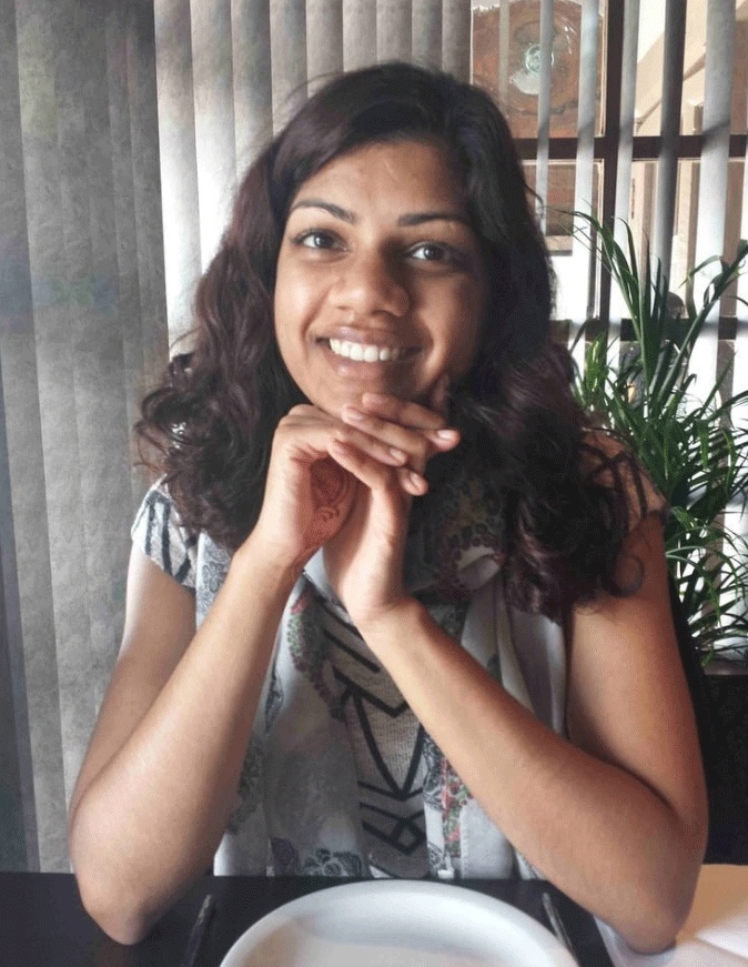 Srilankan College Babe nude photos shared across WhatsApp 12