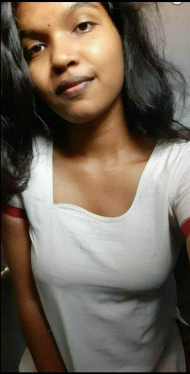 Srilankan college girl topless selfie photos 2