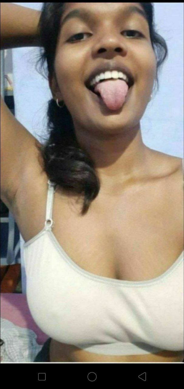 Srilankan college girl topless selfie photos 4