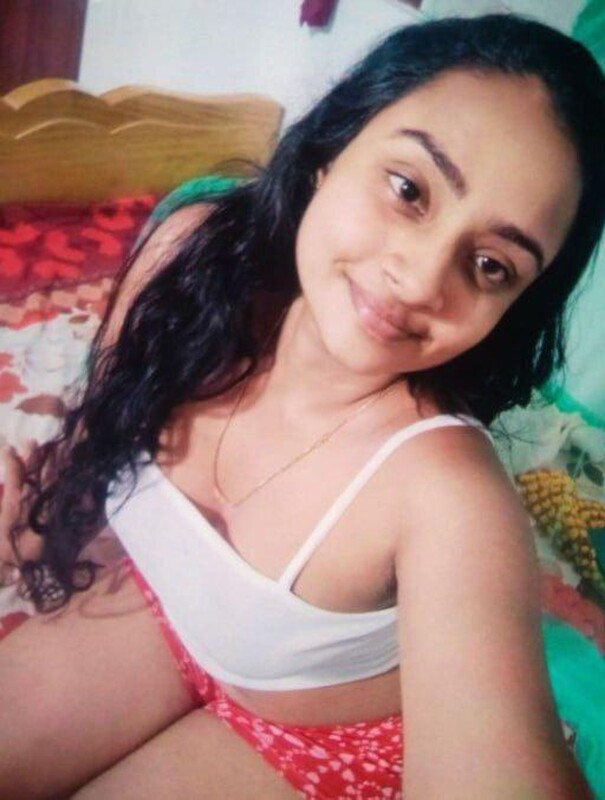 Srilankan girlfriend boobs showing topless unseen 1