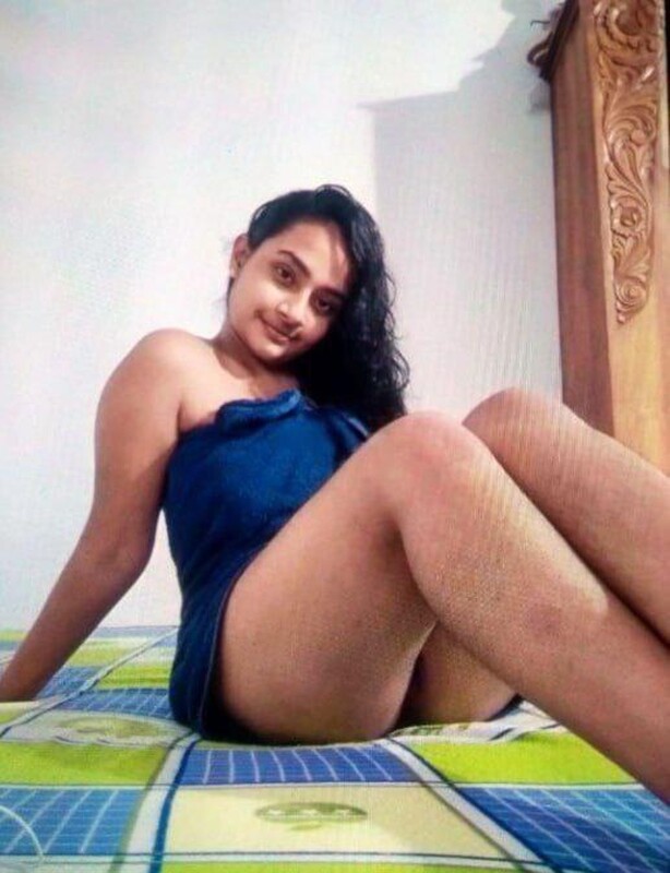 Srilankan girlfriend boobs showing topless unseen 2