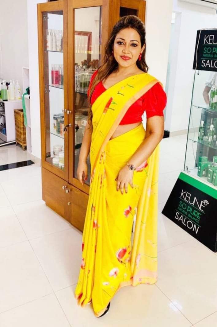 Srilankan high class wife topless photos exposed 2