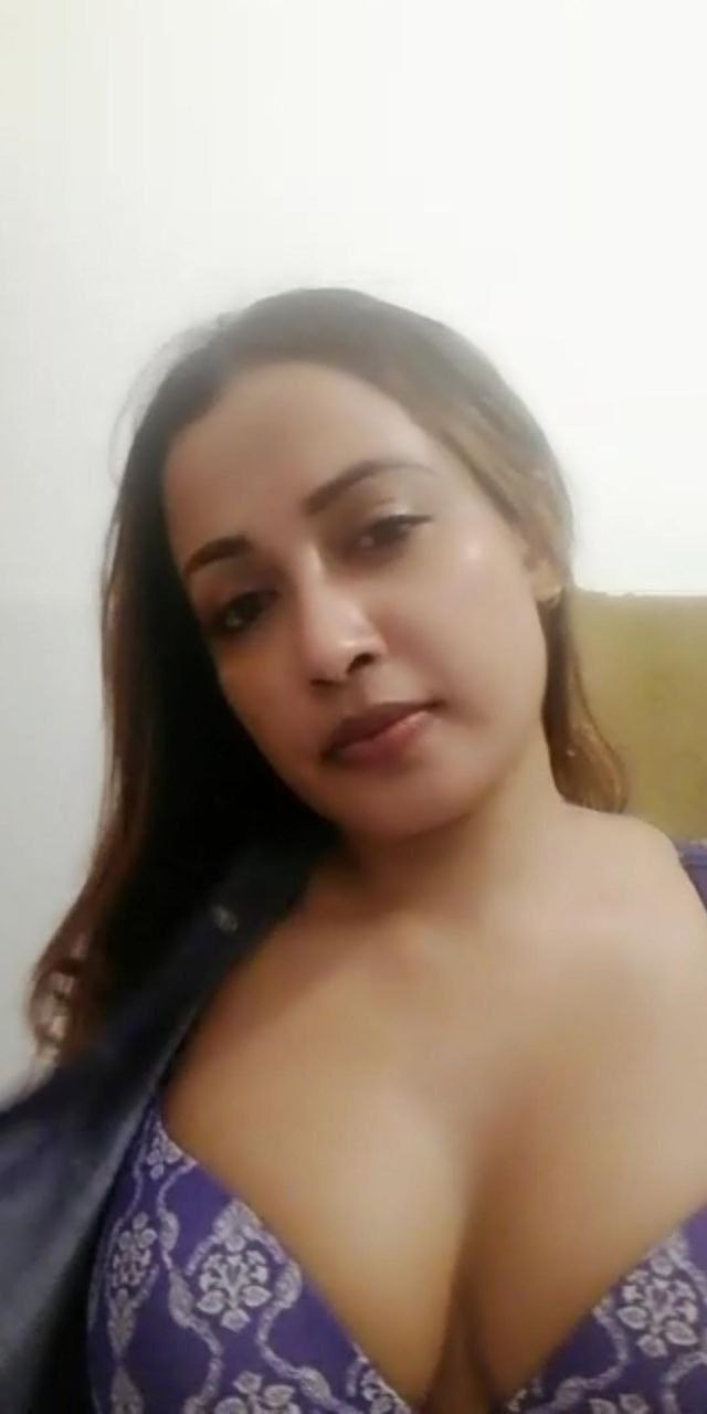 Srilankan high class wife topless photos exposed 6
