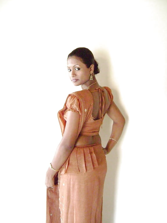 Srilankan nude beauty private photos exposed online 3