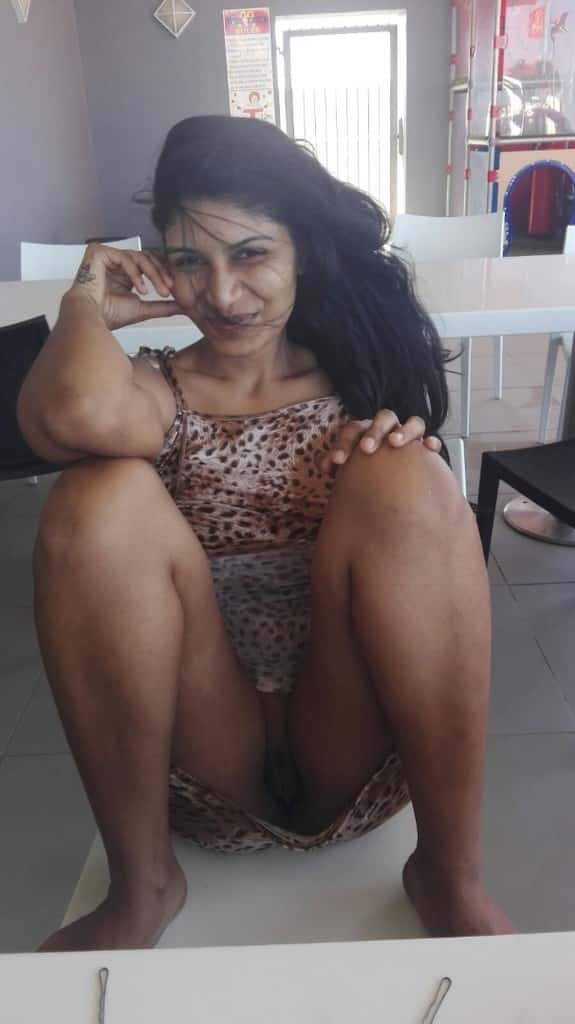 Srilankan sexy girl pics to make your mood horny 9