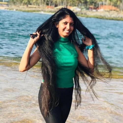 Srilankan Tamil college girl topless photos 1