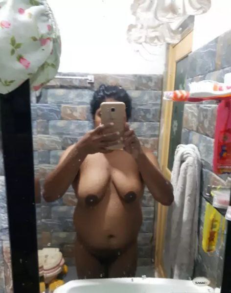 Srilankan University girl naked selfies released 6