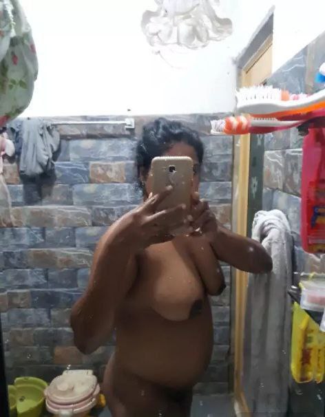 Srilankan University girl naked selfies released 7
