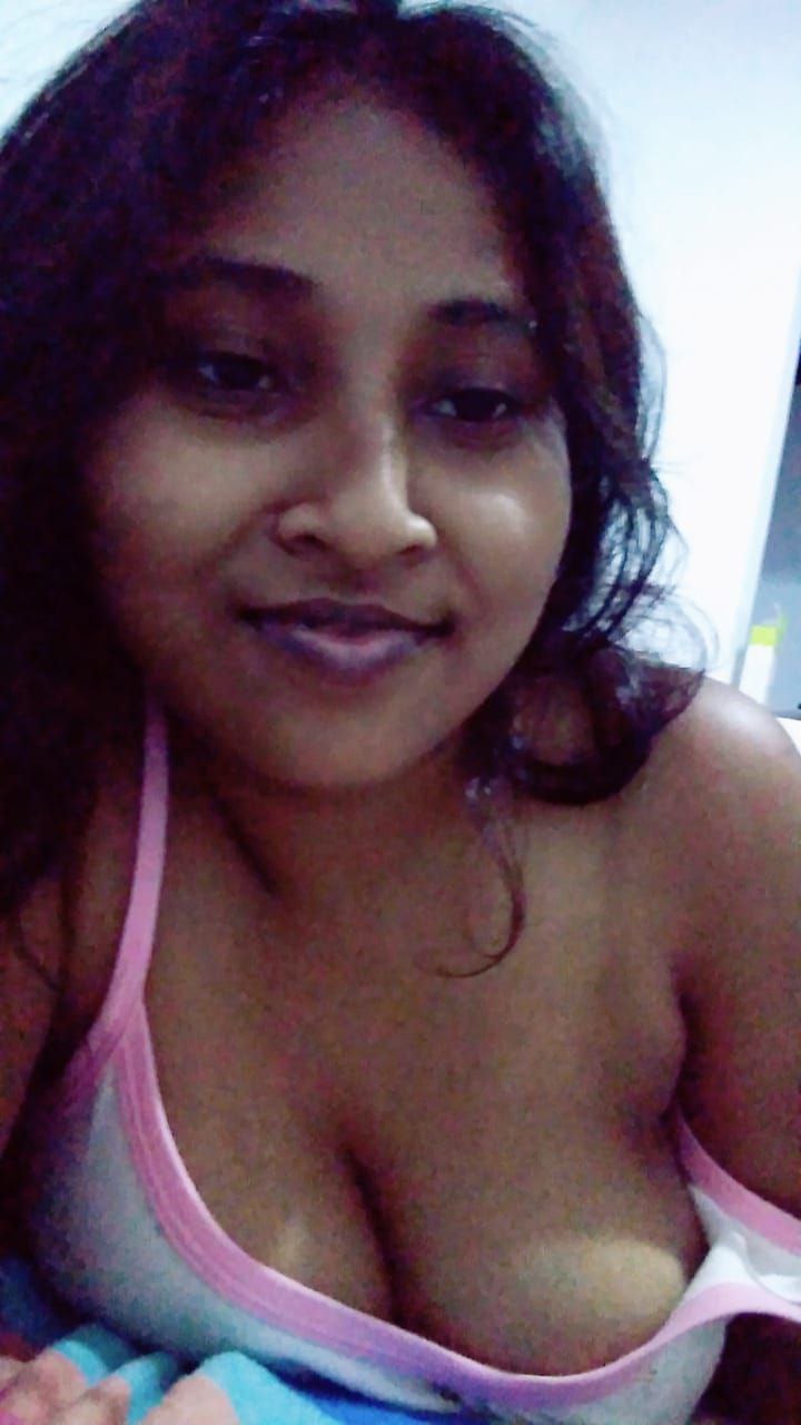 Srilankan University girl naked selfies released 8