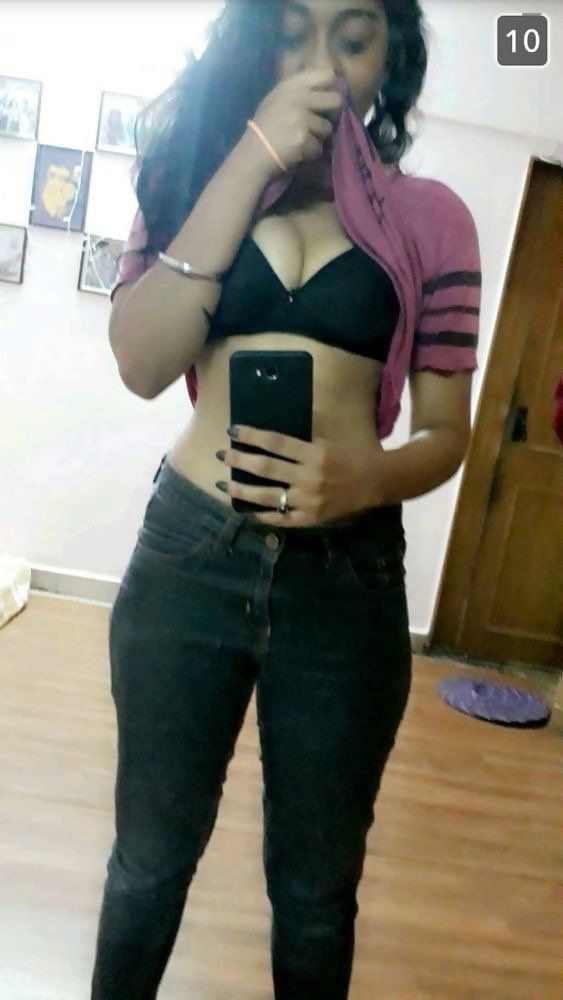 Striptease Indian girl boobs showing to her boyfriend 3