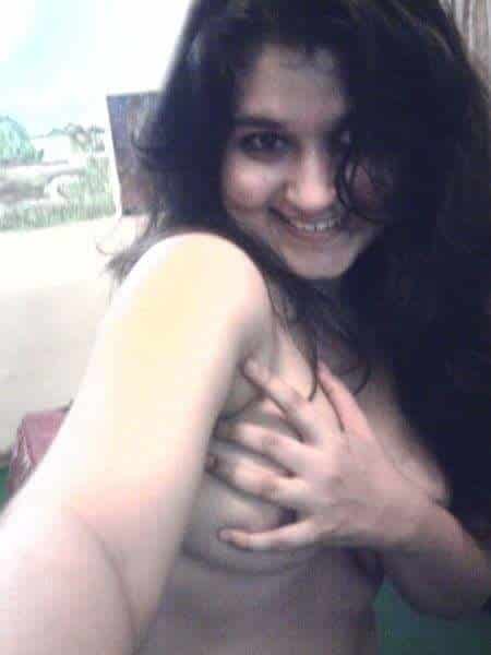 Stunning hot Paki girl leaked nudes 2