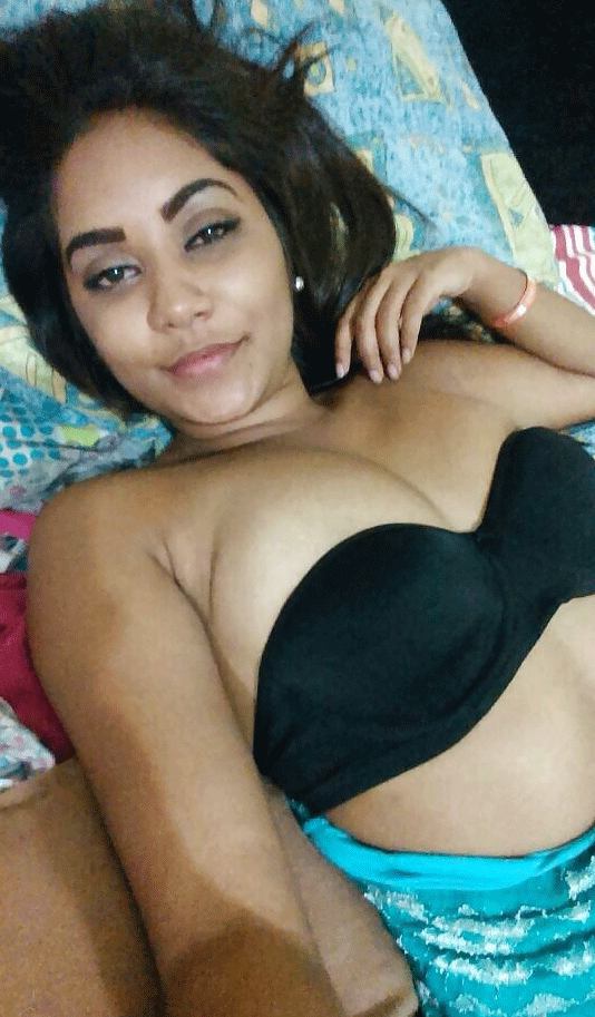 Sweet Desi college girl nude pics online 6