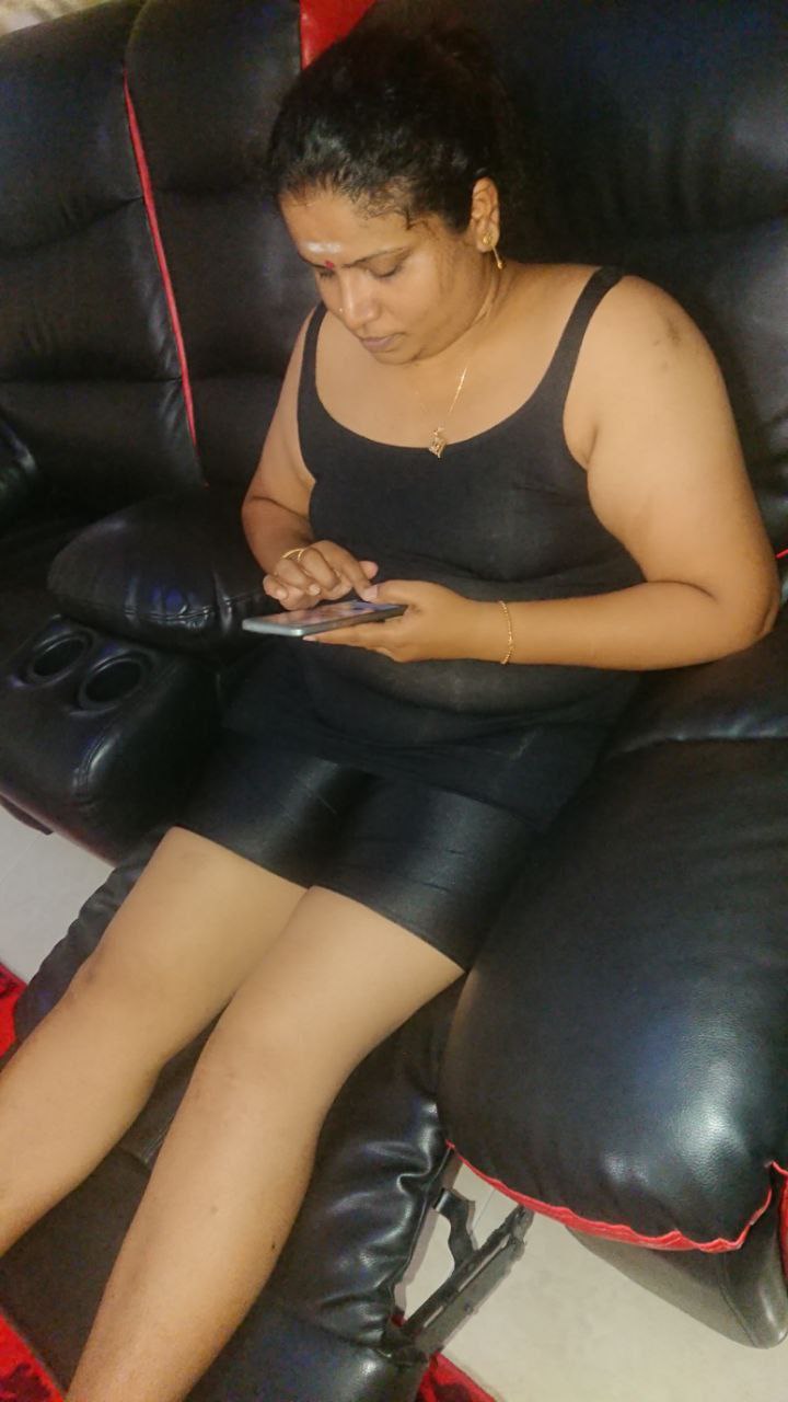 Tamil aunty nude photos taken by husband friend 1