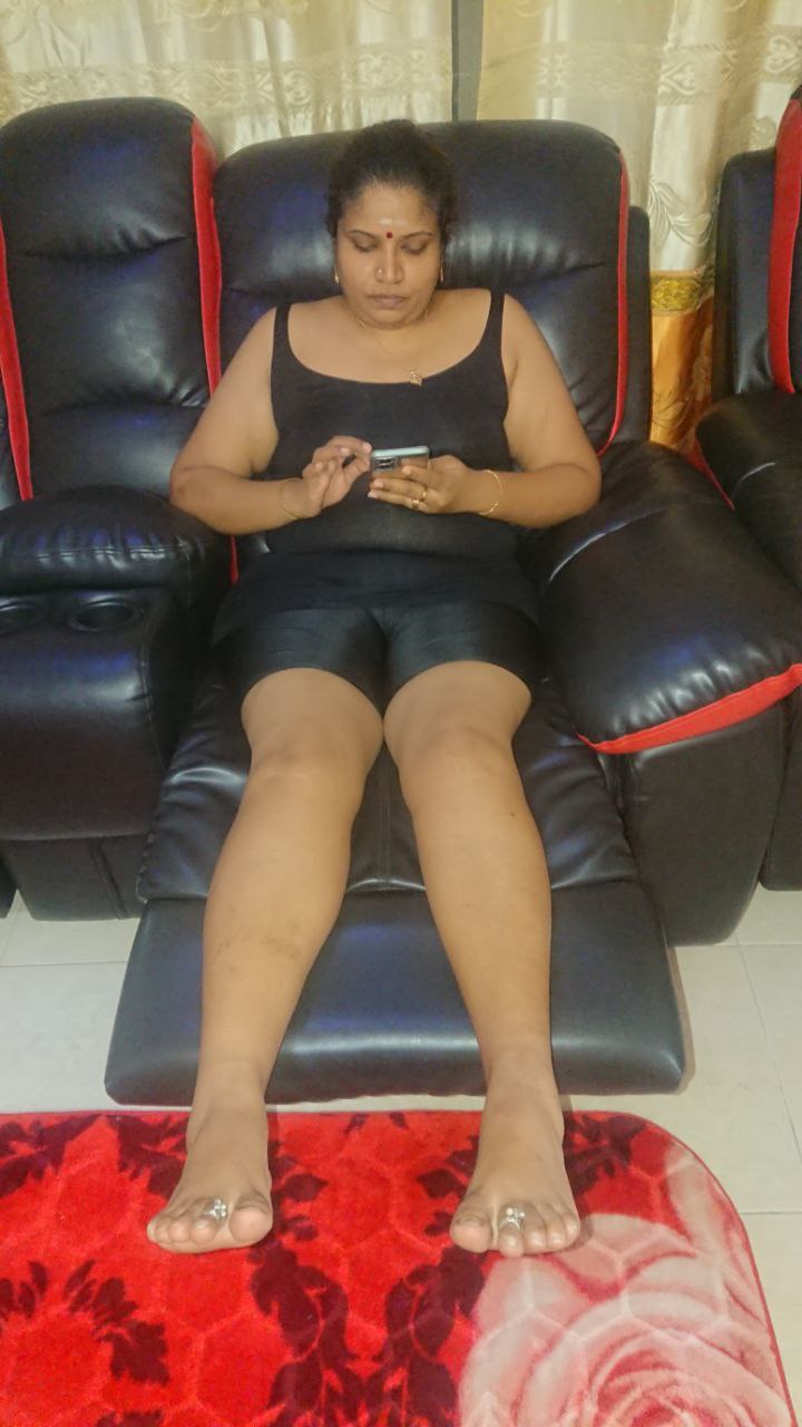 Tamil aunty nude photos taken by husband friend 2