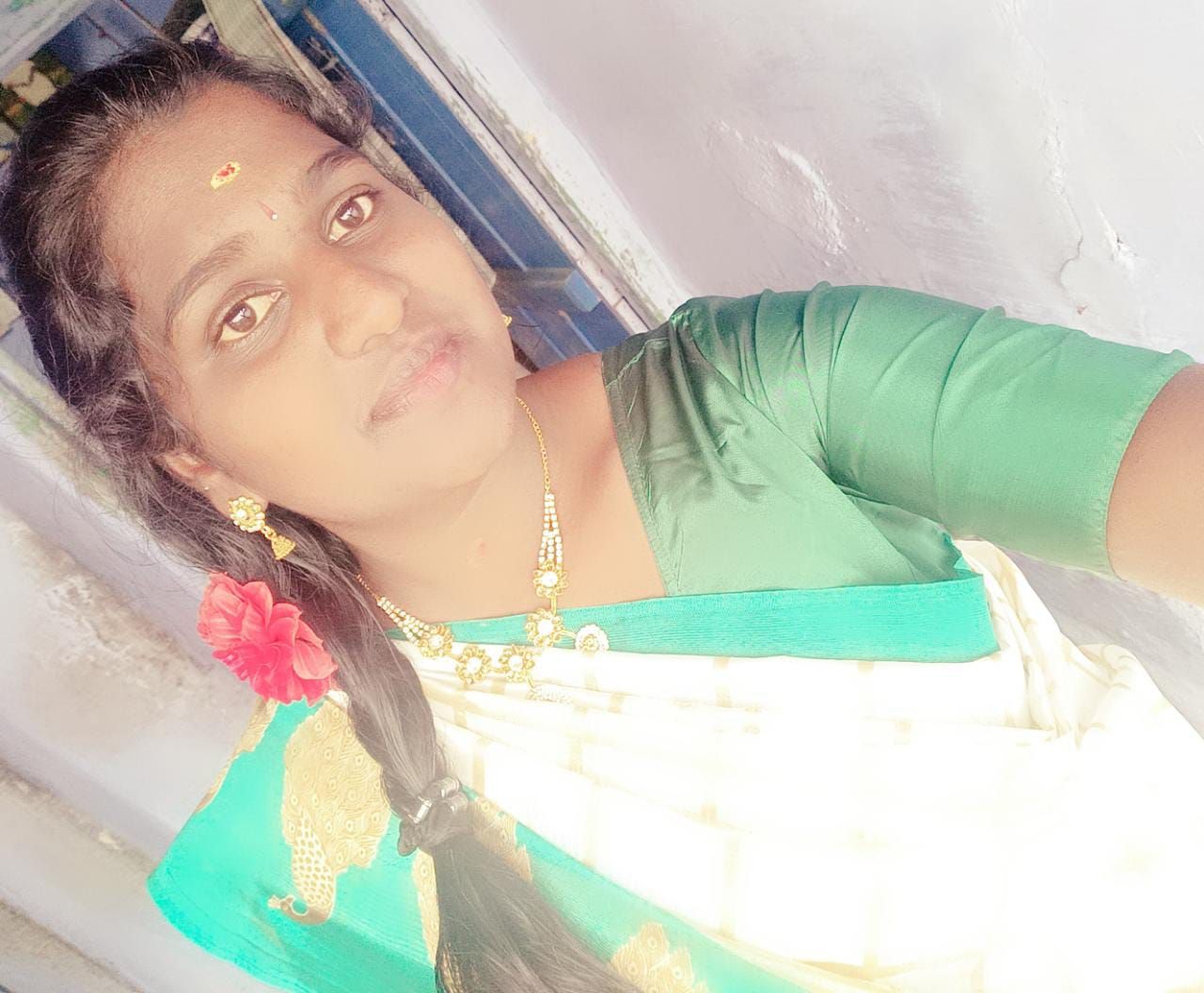 Tamil black beauty showing her big boobs 4