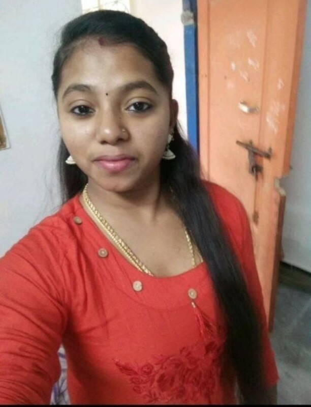 Tamil girl deep cleavage and topless photos 1