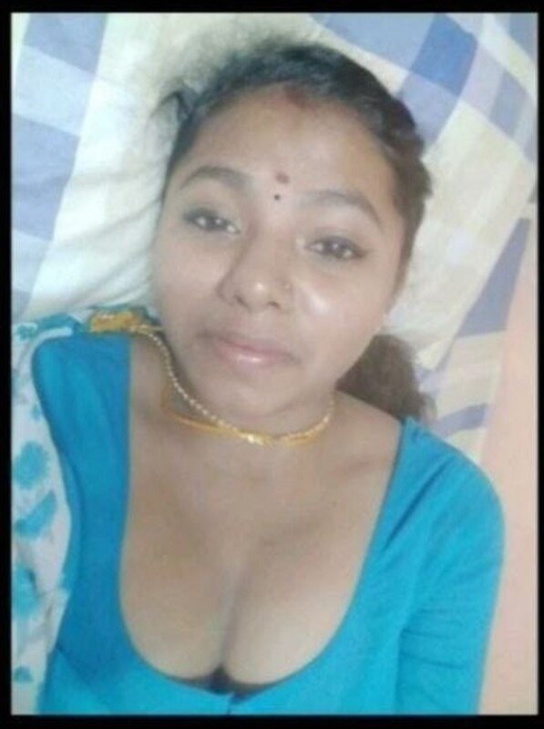 Tamil girl deep cleavage and topless photos 2