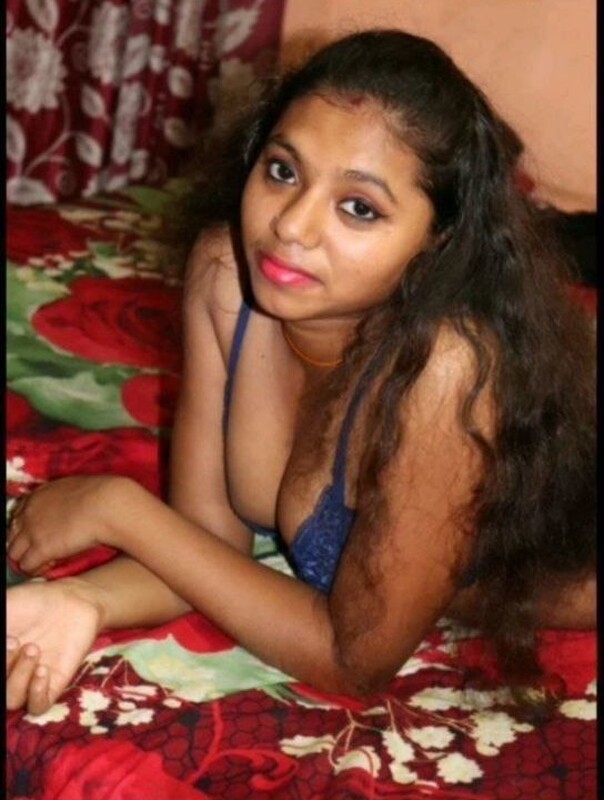 Tamil girl deep cleavage and topless photos 6