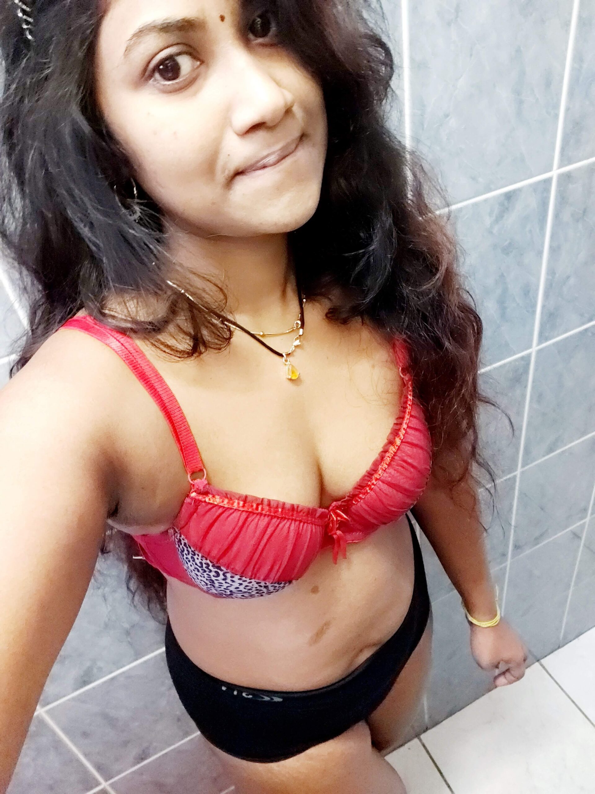 Tamil girlfriend nude 80+ photos exposed online 4