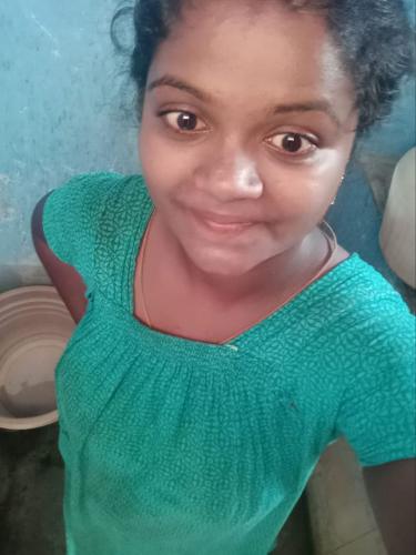 Tamil housewife showing big boobs and huge ass 2