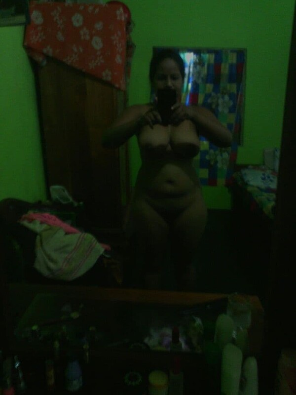 Tamil Sri Lankan girl nude mirror selfies 1