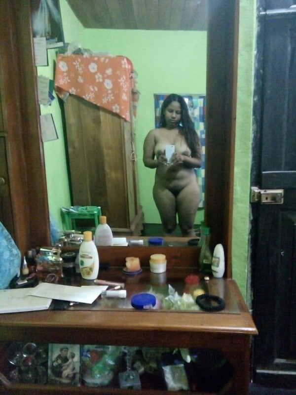 Tamil Sri Lankan girl nude mirror selfies 2