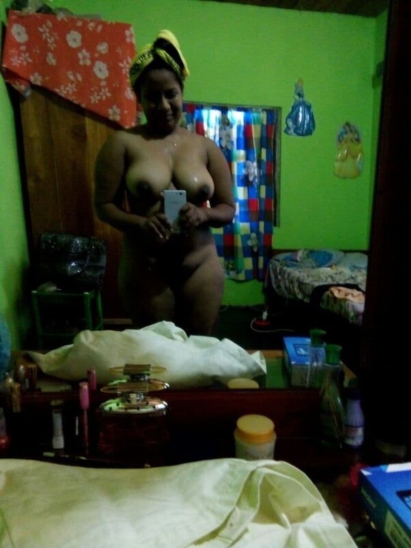Tamil Sri Lankan girl nude mirror selfies 4