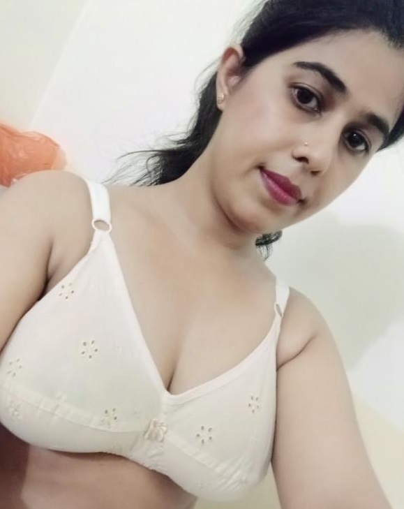 Tamil widow wife Kausalya in bra and topless photos 2