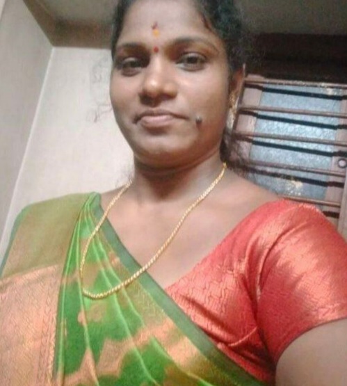 Tamil wife stripping saree and showing nude body curves 1