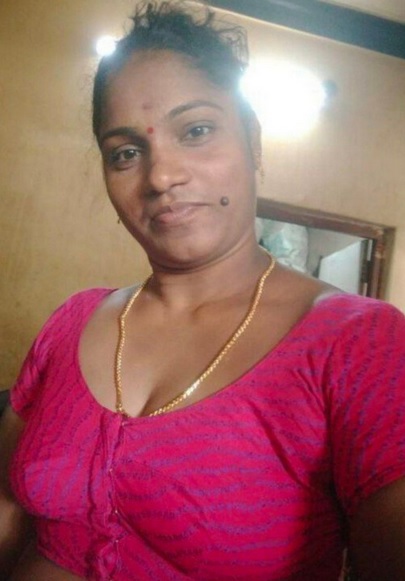 Tamil wife stripping saree and showing nude body curves 2