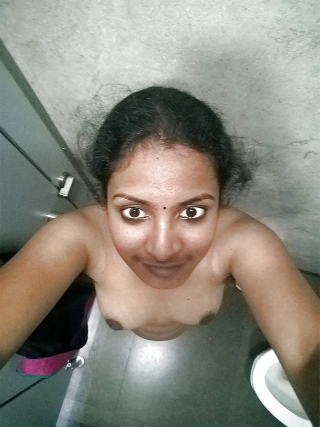 Tamil young girlfriend’s Topless selfies 2