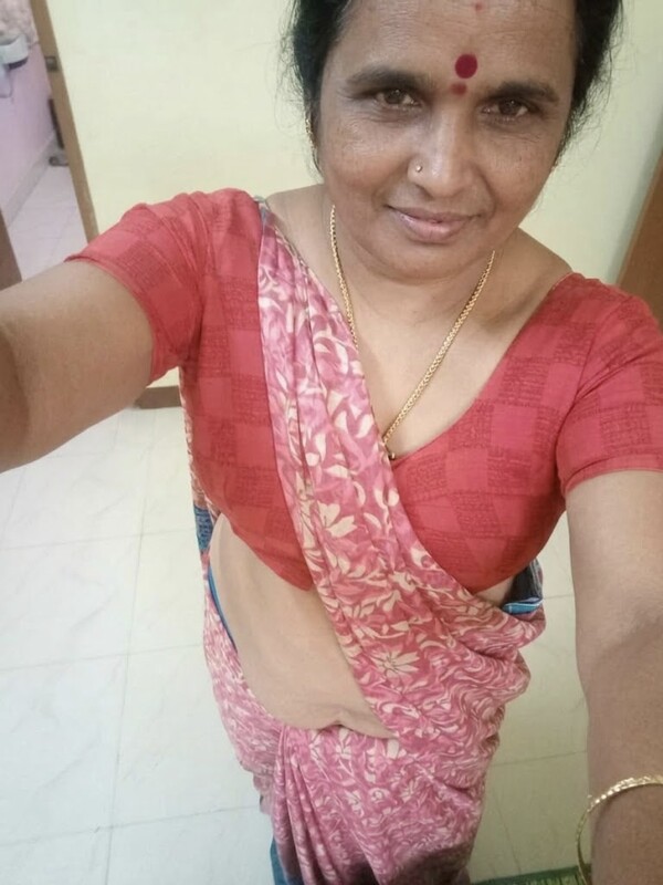 Telugu ammayi big boobs showing selfie pics for lover 2