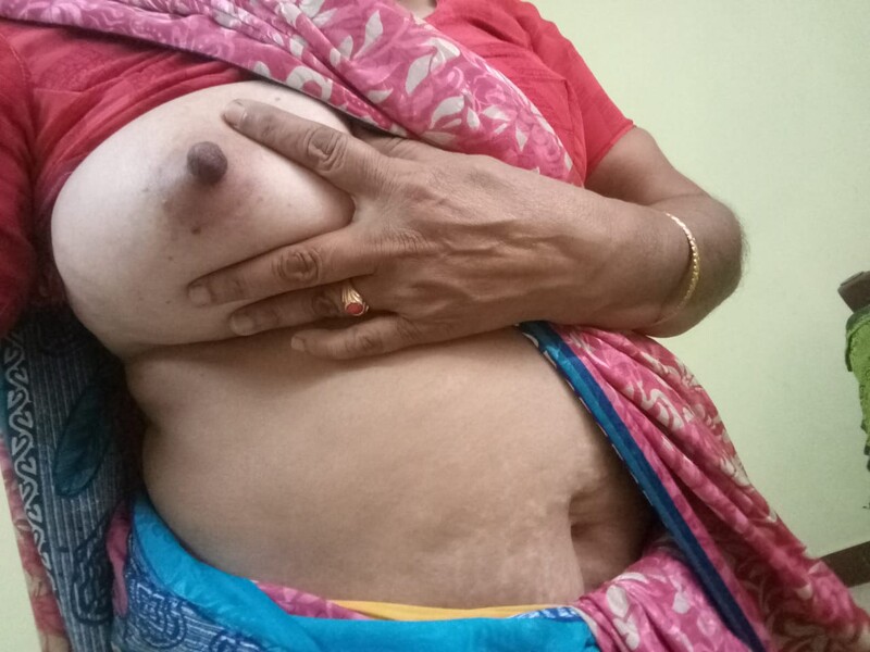 Telugu ammayi big boobs showing selfie pics for lover 4