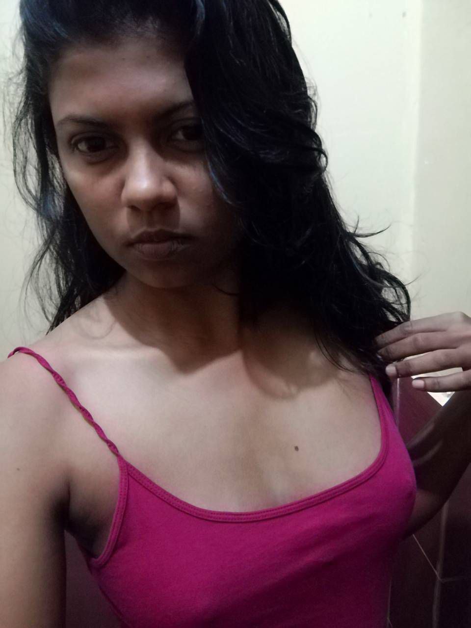 Thick ass Srilankan bhabhi topless selfies 5