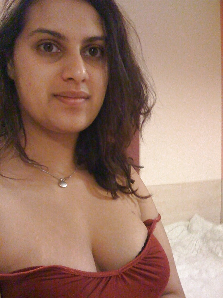Topless chubby Indian girl selfie photo collection 1