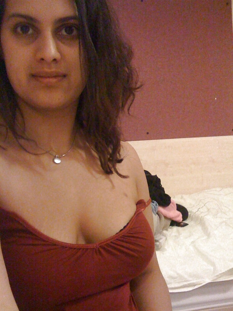 Topless chubby Indian girl selfie photo collection 2