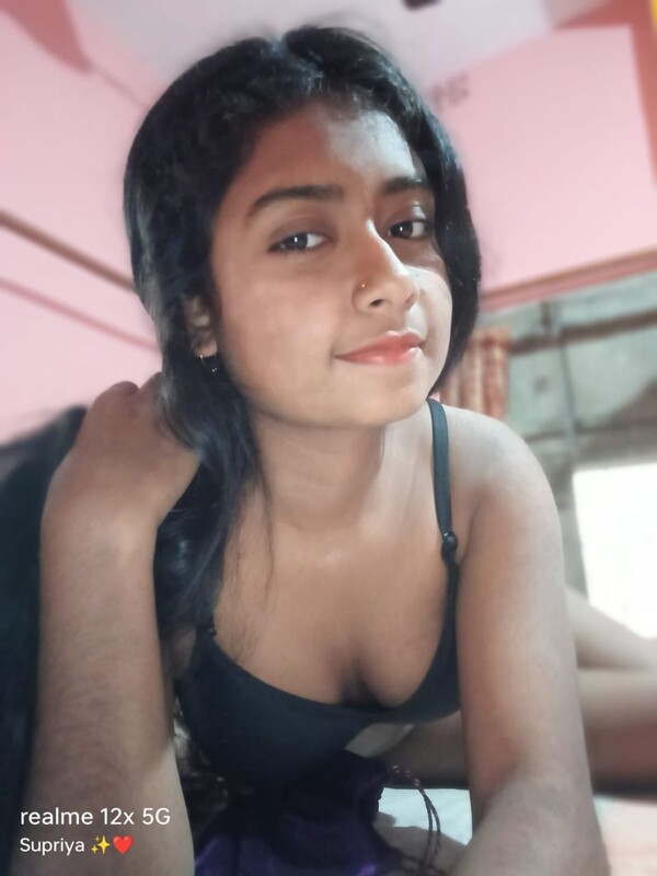 Topless Desi girl Supriya unseen collection 2
