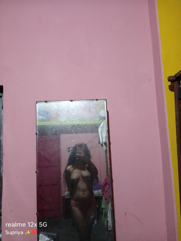 Topless Desi girl Supriya unseen collection 7