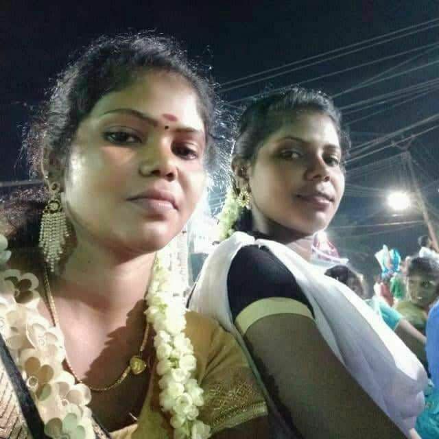 Unmarried Chennai Tamil girl showing round boobs 1