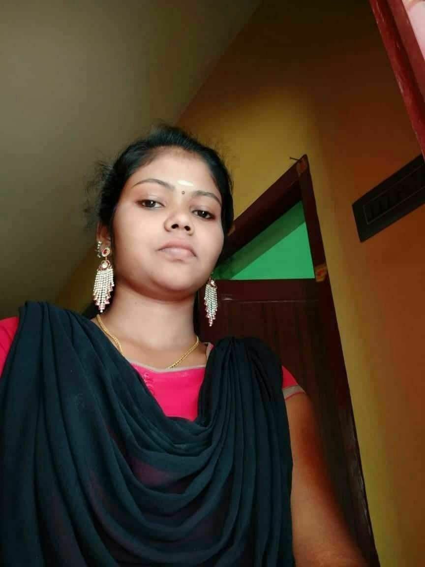 Unmarried Chennai Tamil girl showing round boobs 2