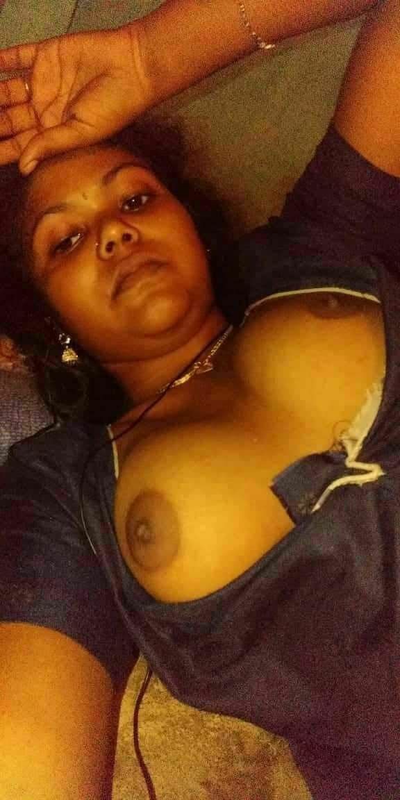 Unmarried Chennai Tamil girl showing round boobs 4