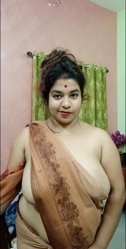 Unsatisfied big boobs Bengali Boudi nude photos 7