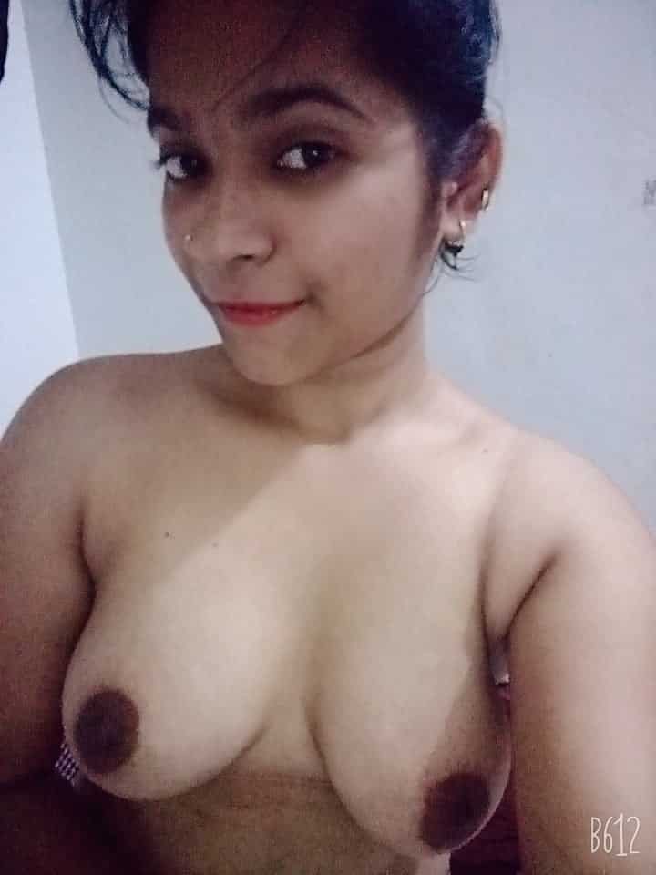 Unseen Horny Desi girl photos leaked online 2
