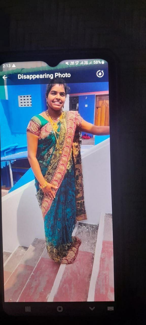 Unseen hot Tamil wife boobs showing leaked photos 2