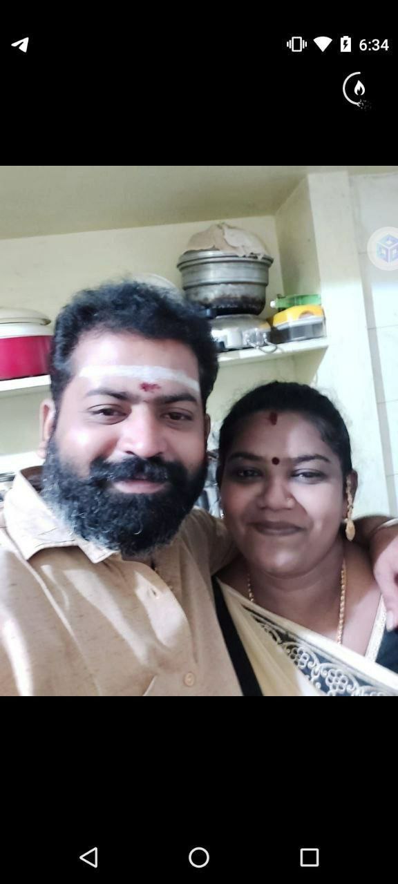 Unseen hot Tamil wife boobs showing leaked photos 4