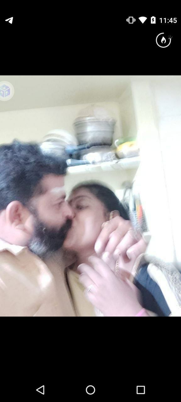 Unseen hot Tamil wife boobs showing leaked photos 5